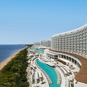 Ava ***** Cancun